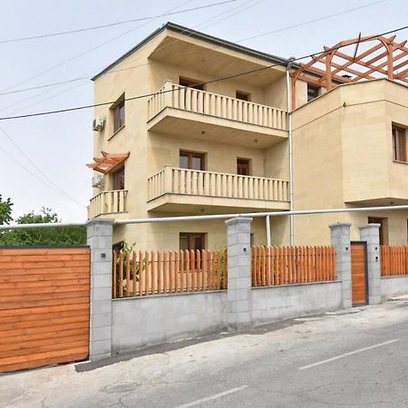 Homestay At City Center Ereván Exterior foto