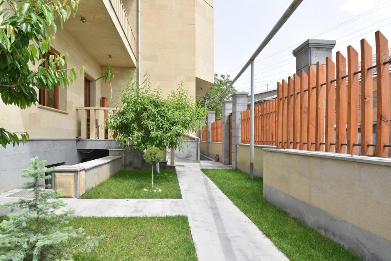 Homestay At City Center Ereván Exterior foto